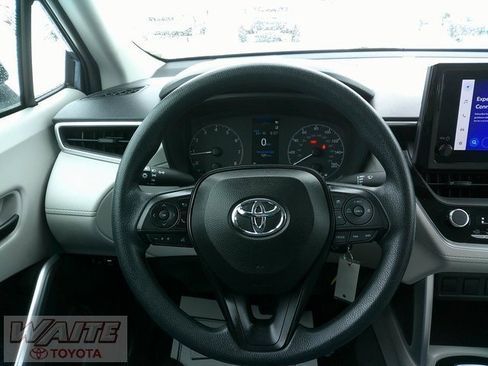 Used 2023 Toyota Corolla Cross L image 11