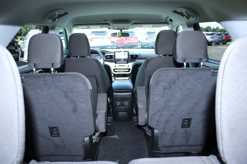 Used 2024 Ford Explorer XLT AWD/4WD image 13