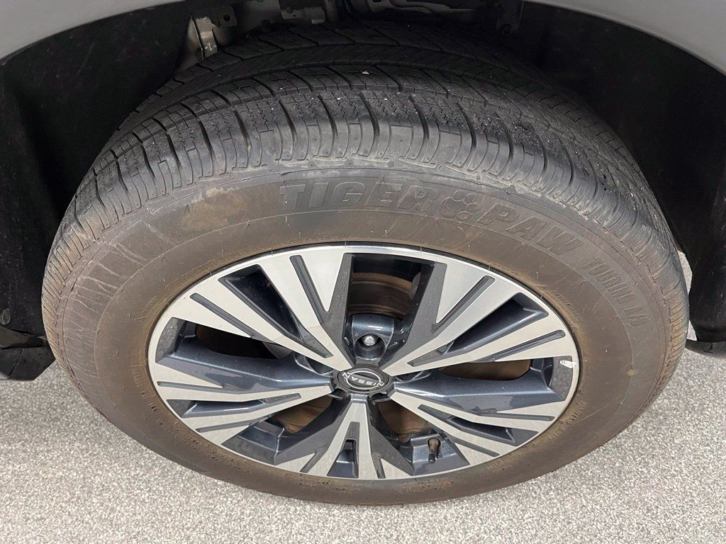 Used 2023 Nissan Rogue SV AWD/4WD image 16