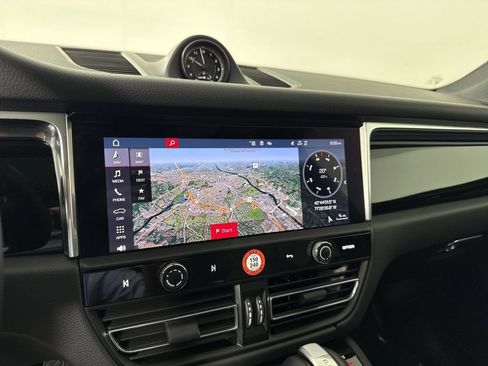 Certified 2025 Porsche Macan AWD/4WD image 27