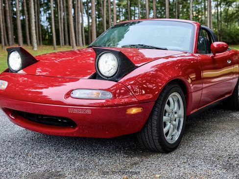 Used 1990 MAZDA MX-5 Miata RWD image 25