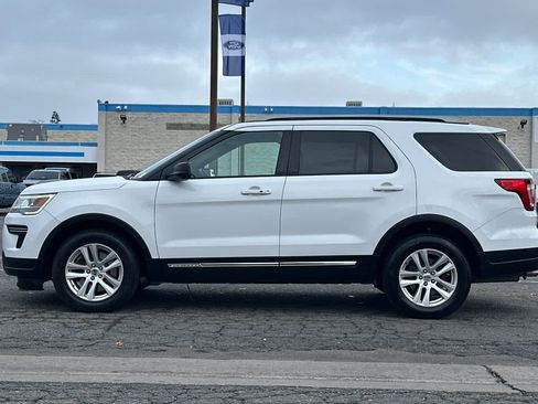 Used 2018 Ford Explorer XLT image 5