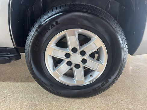 Used 2007 GMC Yukon SLT w/ SLT Preferred Equipment Group RWD image 35