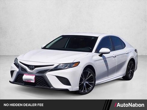 Used 2020 Toyota Camry SE w/ Carpet Mat Package FWD image 1