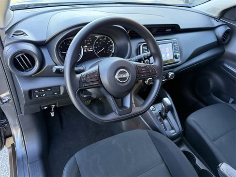 Used 2024 Nissan Kicks S image 11