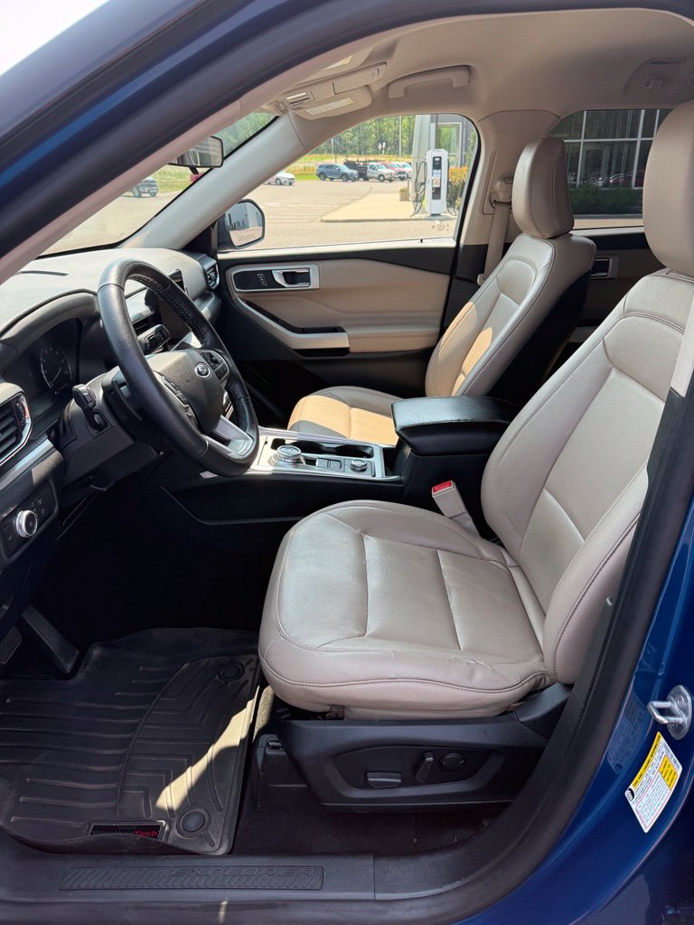 Used 2020 Ford Explorer XLT w/ Equipment Group 202A AWD/4WD image 17