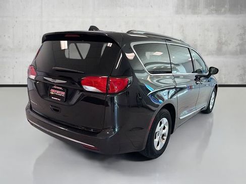 Used 2017 Chrysler Pacifica Touring-L Plus image 5