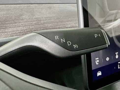 Used 2024 Tesla Model Y Long Range AWD/4WD image 24