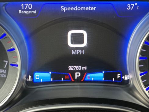 Used 2018 Chrysler 300 Limited image 33