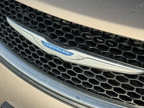 Used 2018 Chrysler Pacifica Touring Plus w/ Tire & Wheel Group image 9