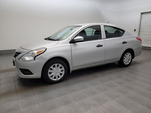 Used 2016 Nissan Versa S FWD image 2