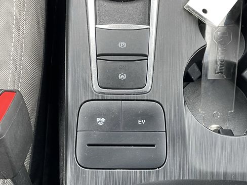 Used 2022 Ford Escape SE w/ Cold Weather Package image 23