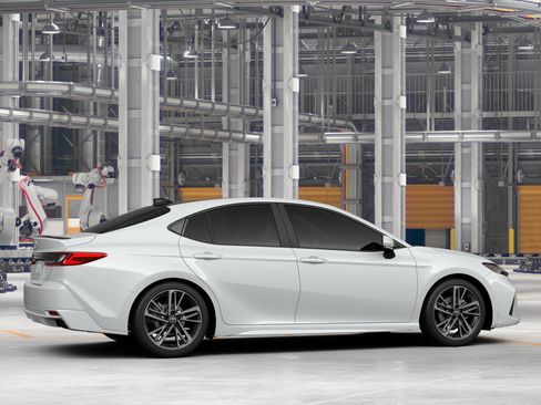 New 2026 Toyota Camry Hybrid FWD image 11