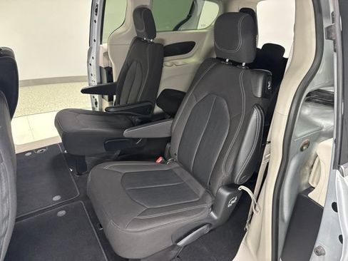 Used 2022 Chrysler Voyager LX FWD image 2