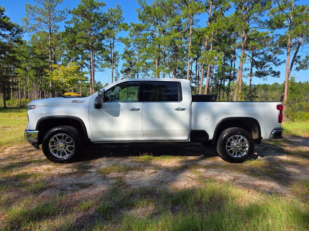 Used 2024 Chevrolet Silverado 2500 LTZ w/ LTZ Plus Package AWD/4WD image 2