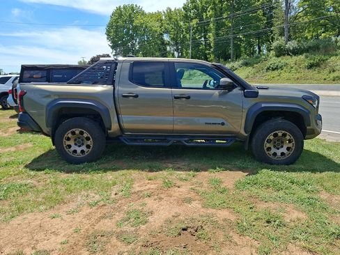 Used 2024 Toyota Tacoma 4x4 Double Cab Hybrid image 7