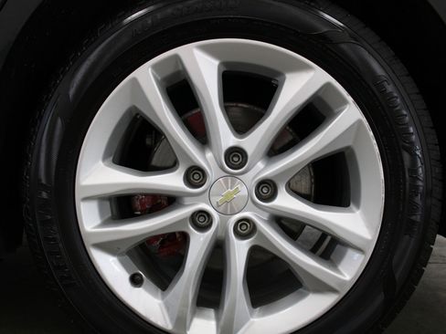 Used 2018 Chevrolet Malibu LT image 9