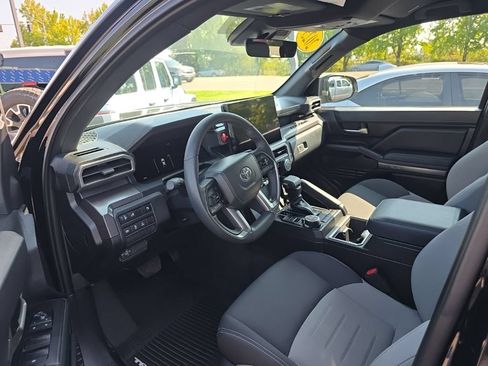 Used 2025 Toyota Tacoma TRD Off-Road AWD/4WD image 12