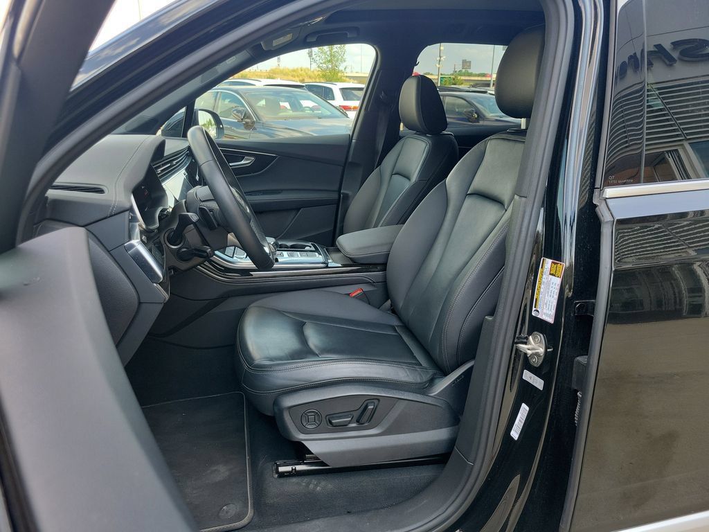 Used 2025 Audi Q7 3.0T Premium Plus AWD/4WD image 12