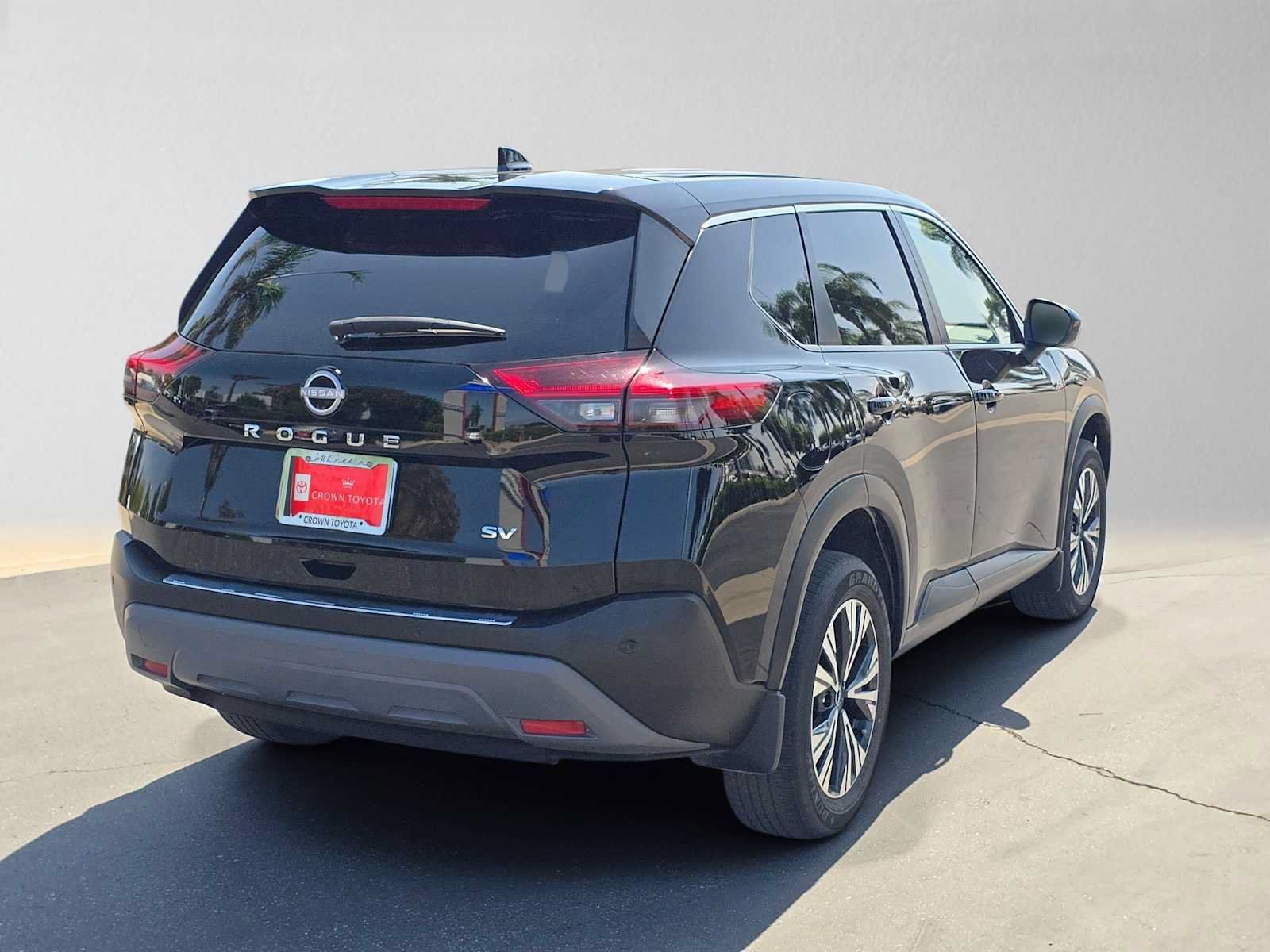 Used 2023 Nissan Rogue SV FWD image 3