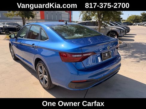 Used 2024 Volkswagen Jetta SE FWD image 2