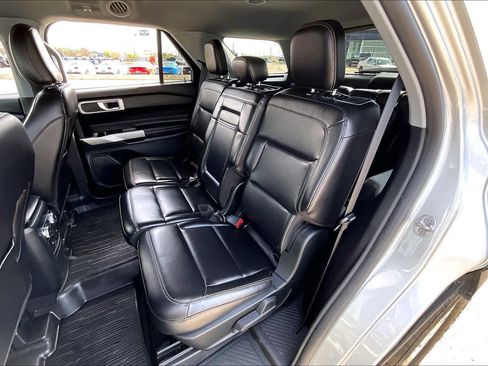 Used 2022 Ford Explorer XLT w/ Equipment Group 202A image 21