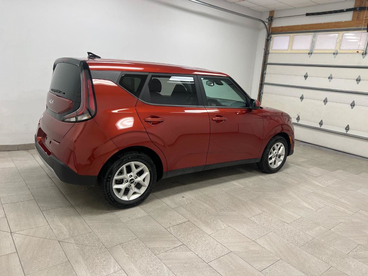 Used 2023 Kia Soul S FWD image 7
