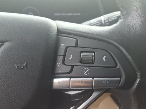 Used 2023 Cadillac Escalade ESV Premium Luxury AWD/4WD image 29