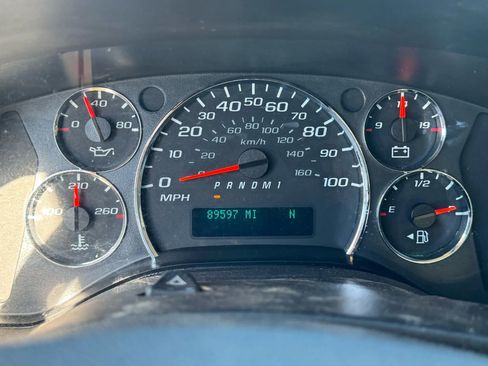 Used 2011 Chevrolet Express 2500 Van 3D image 6