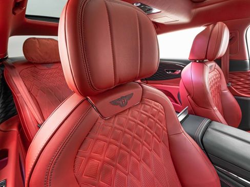 Used 2022 Bentley Flying Spur Plug-In Hybrid image 29