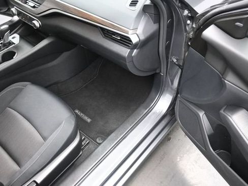 Used 2025 Nissan Altima 2.5 SV AWD/4WD image 40