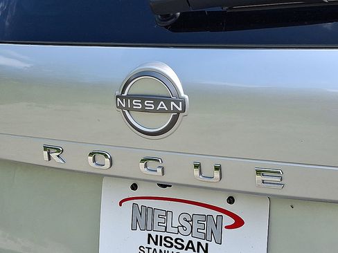 Used 2023 Nissan Rogue SV AWD/4WD image 23