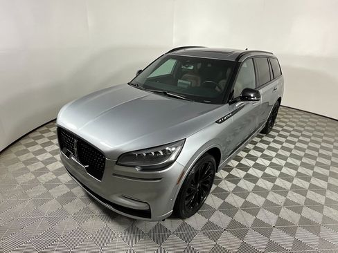 Certified 2024 Lincoln Aviator Reserve w/ Equipment Group 201A image 9