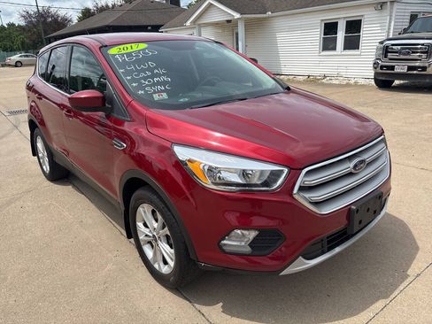 Used 2017 Ford Escape SE w/ SE Cold Weather Package AWD/4WD image 2