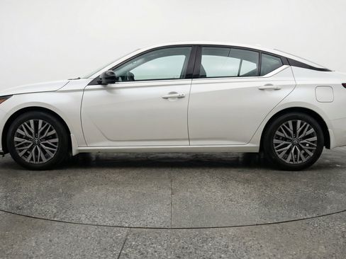 Used 2025 Nissan Altima 2.5 SV FWD image 5