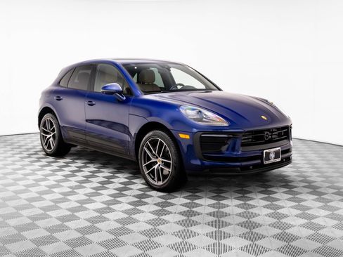 Certified 2025 Porsche Macan image 6
