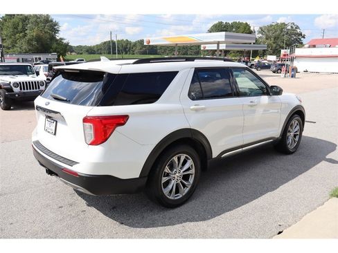 Used 2022 Ford Explorer XLT w/ Equipment Group 202A RWD image 5