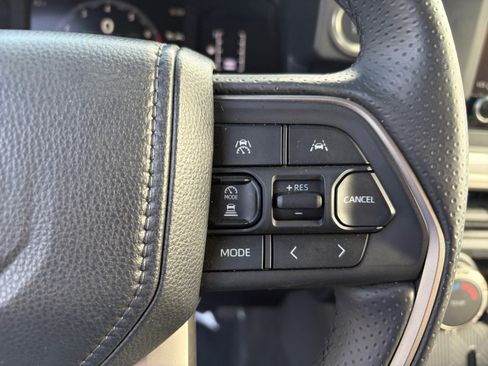 Certified 2025 Toyota 4Runner SR5 AWD/4WD image 15