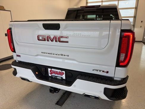 Used 2025 GMC Sierra 1500 AT4 w/ AT4 Premium Package AWD/4WD image 9