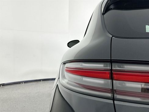 Certified 2026 Porsche Macan AWD/4WD image 16