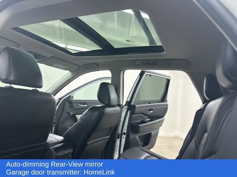 Used 2024 Nissan Pathfinder Platinum image 27