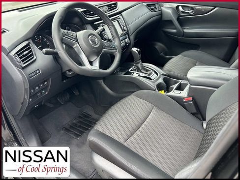 Used 2019 Nissan Rogue SV w/ Premium Package FWD image 16