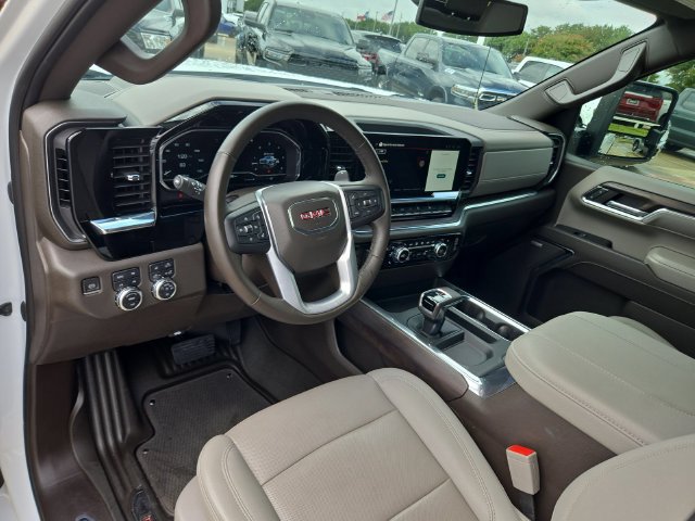 Used 2023 GMC Sierra 1500 SLT AWD/4WD image 10