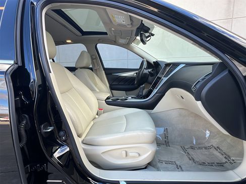 Certified 2019 INFINITI Q50 Luxe w/ Essential Package (3.0T Luxe) image 32