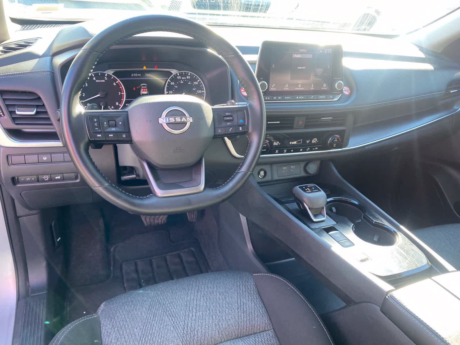 Used 2025 Nissan Rogue SV FWD image 10