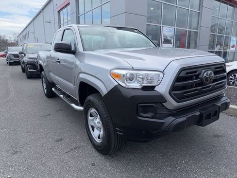 Used 2018 Toyota Tacoma SR image 2