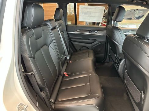 New 2025 Jeep Grand Cherokee L Limited w/ Luxury Tech Group II AWD/4WD image 11