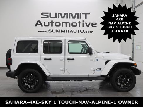 Used 2025 Jeep Wrangler Unlimited Sahara AWD/4WD image 1