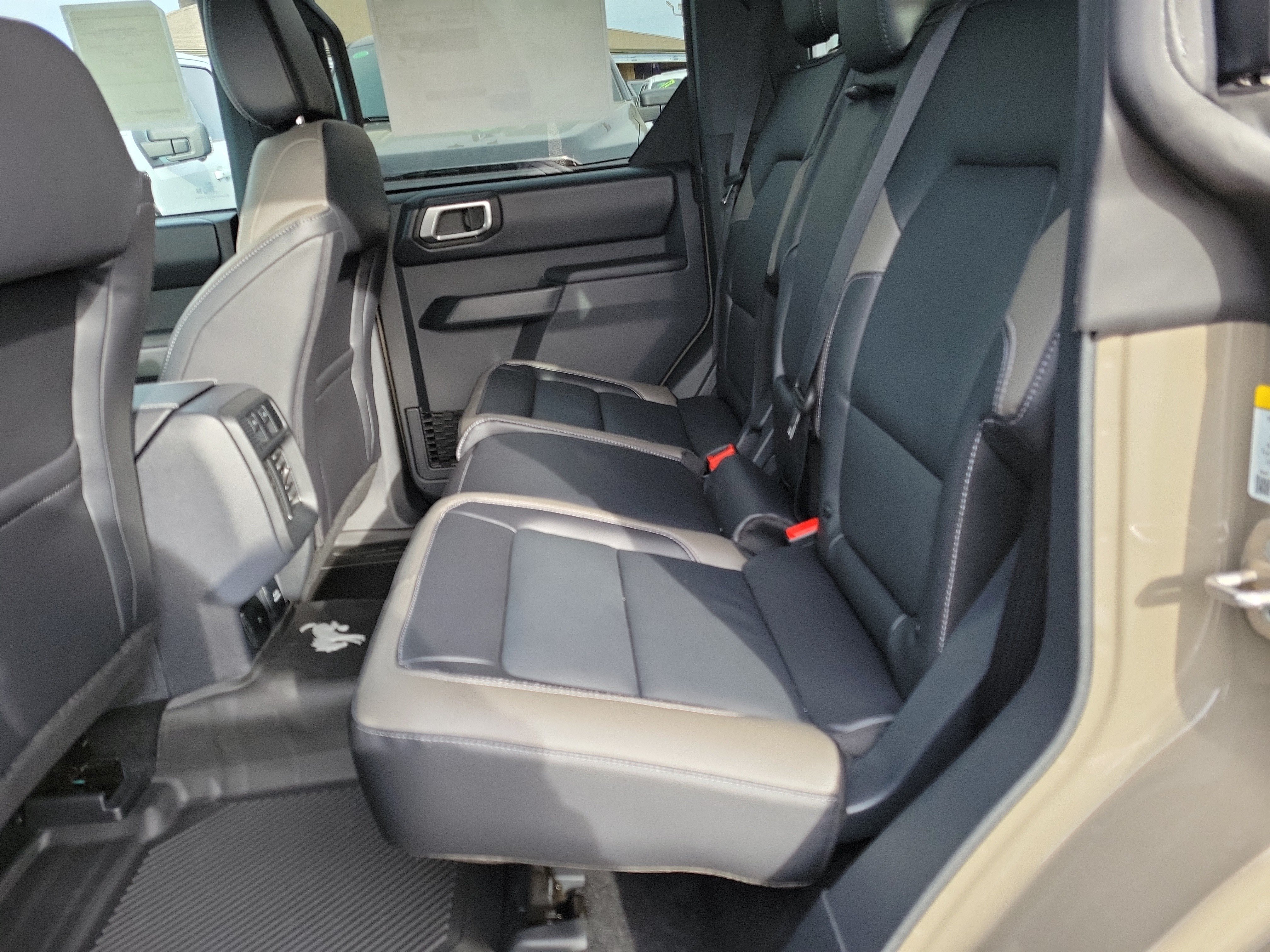 Used 2025 Ford Bronco Outer Banks AWD/4WD image 12
