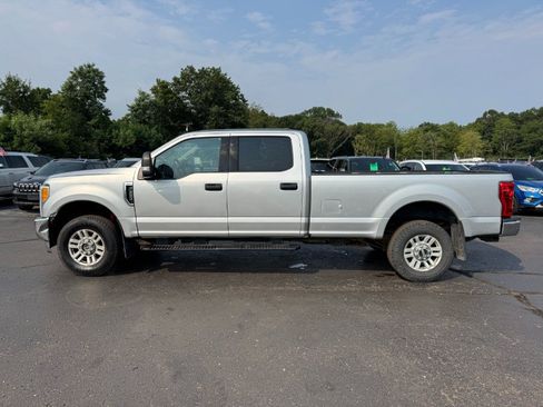 Used 2017 Ford F250 XLT w/ FX4 Off-Road Package AWD/4WD image 2